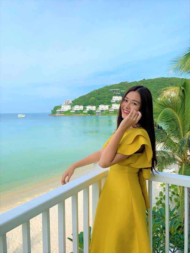  Vốn mang vẻ đẹp điển hình của con gái Hà thành, Á hậu Tường San được công chúng khen ngợi hết mực kể từ khi đăng quang tại Miss World Vietnam 2019.