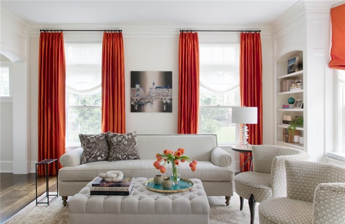  Những bộ rèm cửa mang sắc cam rực rỡ cũng được rất nhiều gia đình lựa chọn cho phòng khách, phòng ăn hay phòng ngủ.