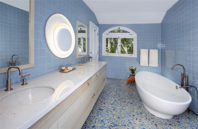  Những căn phòng tắm mang sắc xanh chủ đạo như thế này rất phù hợp với các nước nhiệt đới có mùa hè nóng bức.