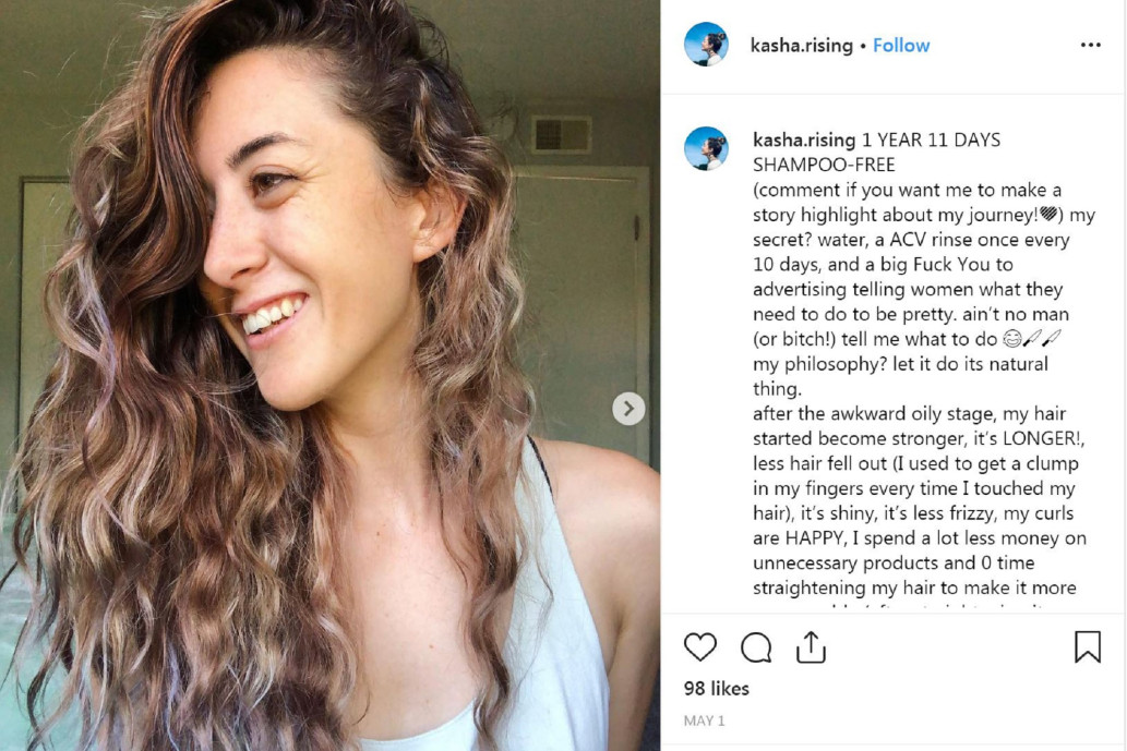  Kasha Minzlaff chia sẻ về việc bỏ dùng hóa chất để vệ sinh cơ thể đã giúp tình trạng tóc và da cô trở nên tốt hơn bao giờ hết. 