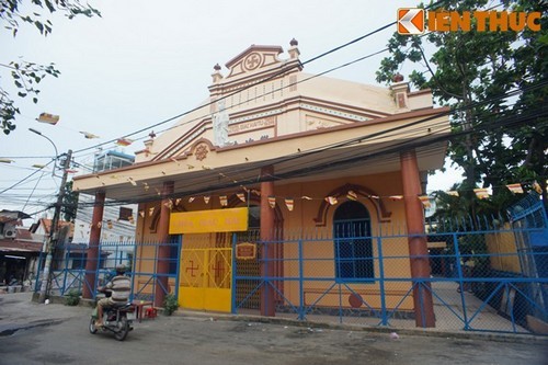  Tọa lạc ở số 345/45 đường Hùng Vương, phường 12, quận 6, chùa Giác Hải là một ngôi chùa cổ có kiến trúc độc đáo của TP HCM.