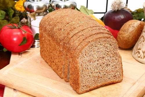  Bánh mì ngũ cốc chứa một hàm lượng lớn chất xơ và protein cùng nhiều khoáng chất khác hỗ trợ quá trình giảm cân - Ảnh: Internet