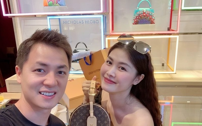 Nam ca sĩ rất yêu thương vợ con nên mới đây đã không ngại ngần chi số tiền khủng để tậu căn nhà mới ấm cúng cho gia đình ở khu đô thị Phú Mỹ Hưng, quận 7.
