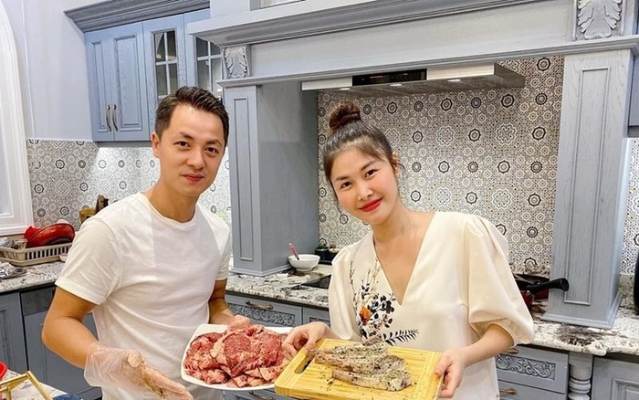 Căn bếp được đầu tư vì đây là không gian mà cả gia đình cô rất thích quây quần với nhau.