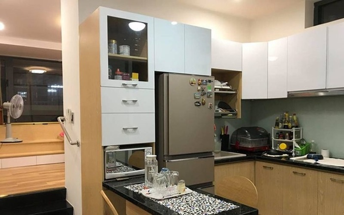 Góc bếp với đầy đủ đồ gia dụng.