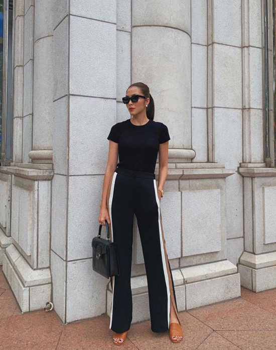 Ngoài cách diện set đồ all black từ trang phục cho đến phụ kiện, Tăng Thanh Hà chọn thêm những kiểu quần xẻ tà, túi da, sandal màu hợp mốt để mix-match.