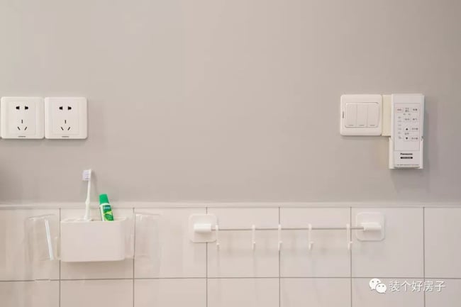 Sau 3 tháng thiết kế và gần 9 tháng thi công, ngôi nhà cuối cùng đã hoàn thành. Quy hoạch của toàn bộ ngôi nhà và tùy chỉnh của tủ là những thách thức lớn nhất trong toàn bộ quá trình. Tuy nhiên, cuối cùng, nhà thiết kế đã giúp chủ nhà thực hiện ước mơ được sống một mình trong một ngôi nhà nhỏ đúng nghĩa.