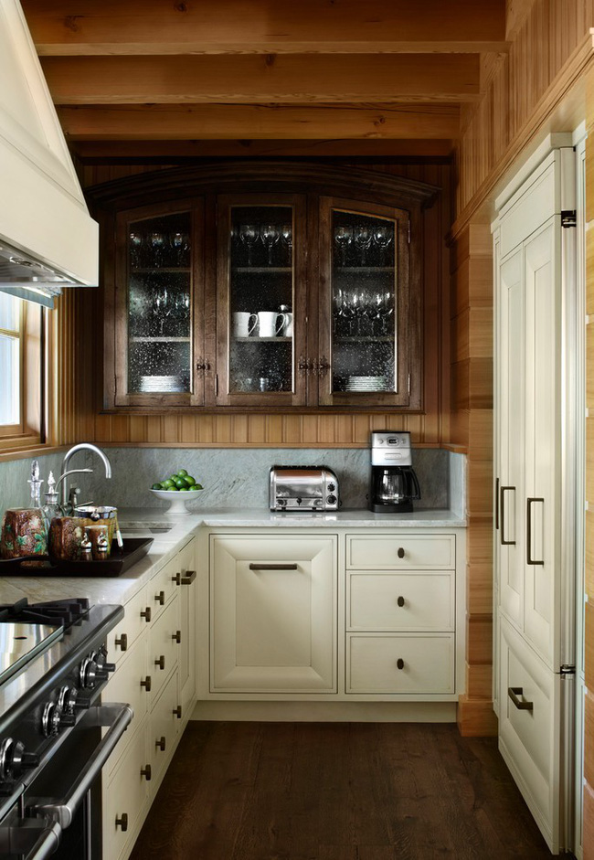  Bên cạnh tủ bếp bên dưới, bạn đừng quên lựa chọn tủ bếp gắn tường hoặc các thiết kế kệ mở.