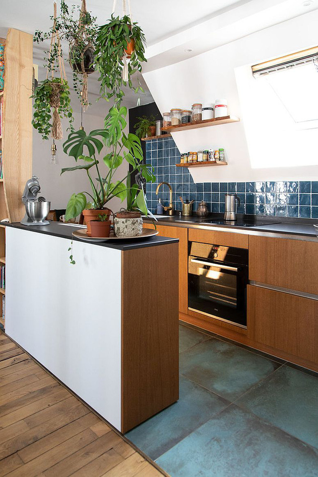 Nhà bếp nhỏ tiện dụng của ngôi nhà nhỏ Paris.