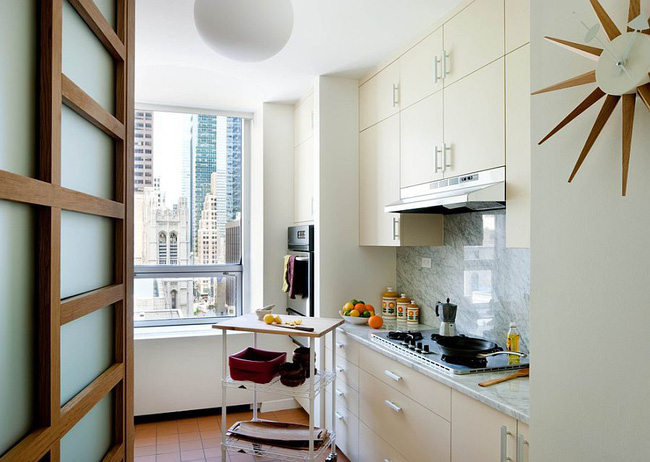  Cửa sổ giúp cung cấp ánh sáng một cách đơn giản và dễ dàng để nhà bếp nhỏ có một cái nhìn rộng rãi hơn.