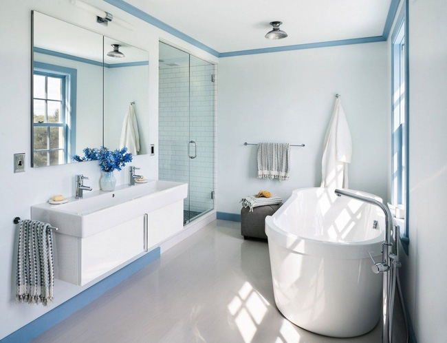  Kính cũng là chất liệu được sử dụng nhiều làm nên nét hiện đại bên trong những căn phòng tắm gia đình.
