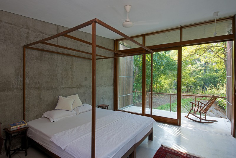  Phòng ngủ đặt đối xứng với phần còn lại của ngôi nhà tạo sự yên tĩnh.