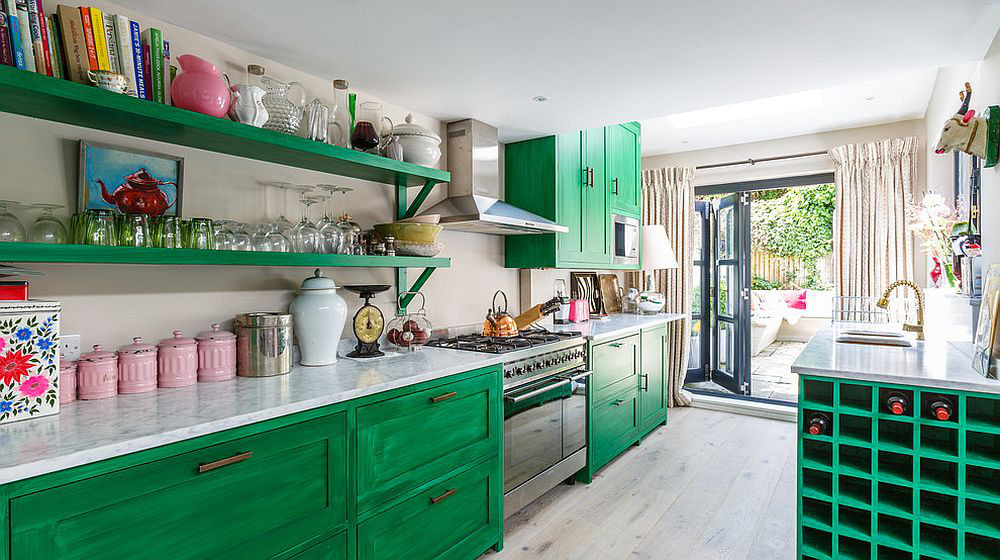  Căn bếp hiện đại màu xanh lá cây bừng sáng khi được kết nối với không gian mở bên ngoài. (Ảnh minh họa)