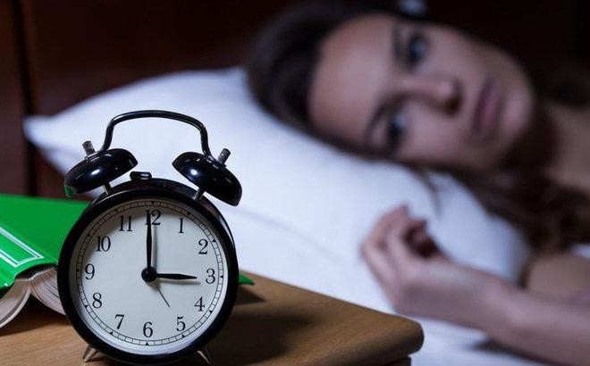  Thiếu ngủ có thể khiến bạn ngáp liên tục, ngay cả khi ban đang thấy rất tỉnh táo, đây là tín hiệu của não nói rằng cơ thể của bạn đang cần được nghỉ ngơi. Ảnh minh họa: Internet