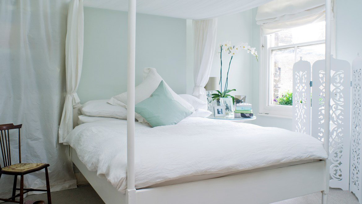  Mẫu phòng ngủ thoáng mát kết hợp giữa xanh bạc hà và trắng.