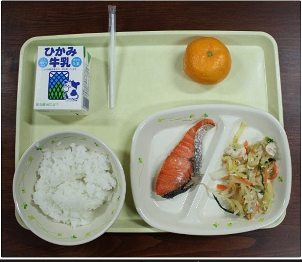  Bữa ăn trưa truyền thống của Nhật Bản dành cho học sinh. Ảnh: Mainichi. 