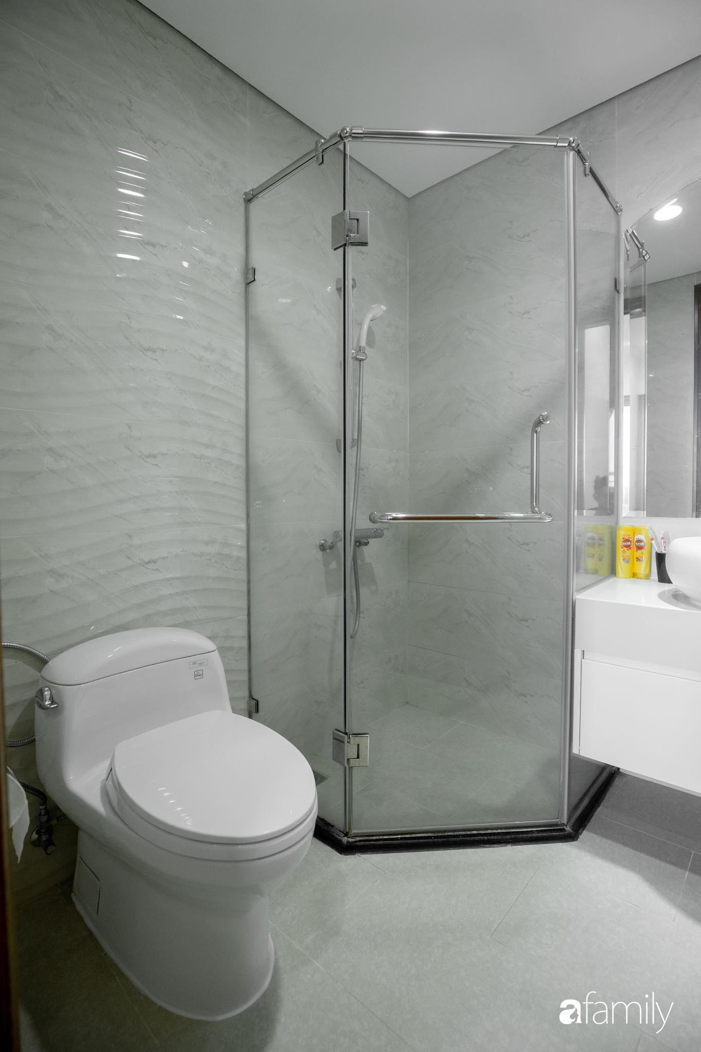 Không gian bố trí đủ các vật dụng cần thiết cho cuộc sống sinh hoạt thường ngày.