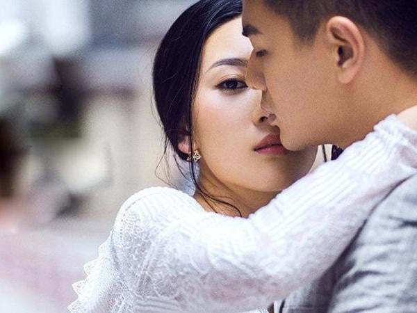 Vợ khôn ngoan hãy chú trọng chuyện chăn gối - Ảnh minh họa: Internet