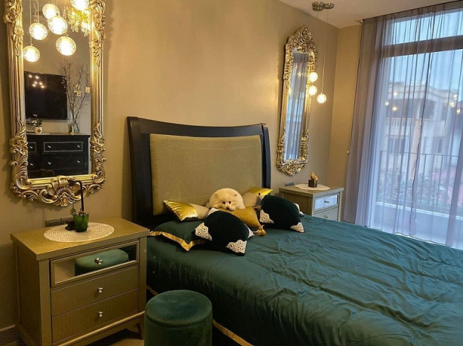 Phòng ngủ của nữ MC có thiết kế ấm cúng, mang phong cách phương Tây cổ điển, trang nhã.