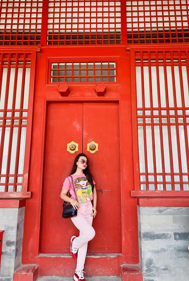  Chiếc Chanel gabriella từng được nhiều mỹ nhân Việt sở hữu và làm mưa làm gió cũng có trong bộ sưu tập của cựu ca sĩ Kim Xuyến có giá khoảng 130 triệu