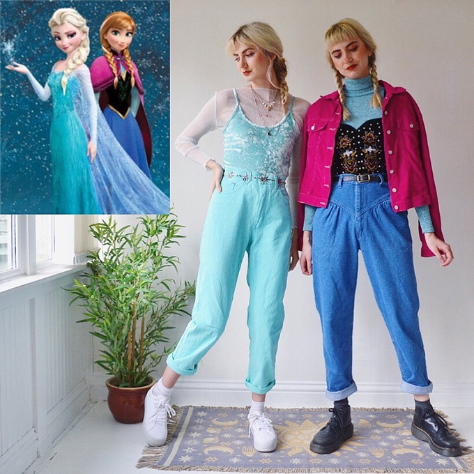  Anna và Elsa của Frozen bước ra đời thực với xiêm y tương đồng về màu sắc, bố cục nhưng lại gọn gàng, năng động hơn với quần jeans thay cho đầm dài quét đất.