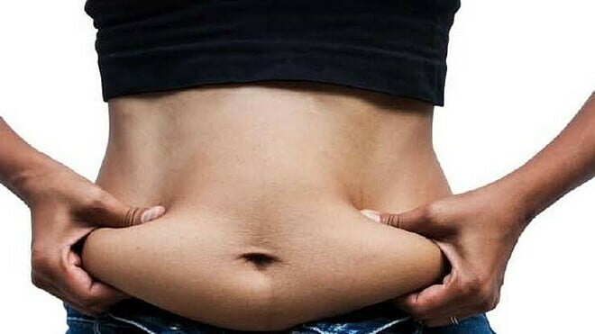  Mỡ thừa vùng bụng thường gặp ở những người ngồi nhiều, ít vận động, chế độ dinh dưỡng không phù hợp.