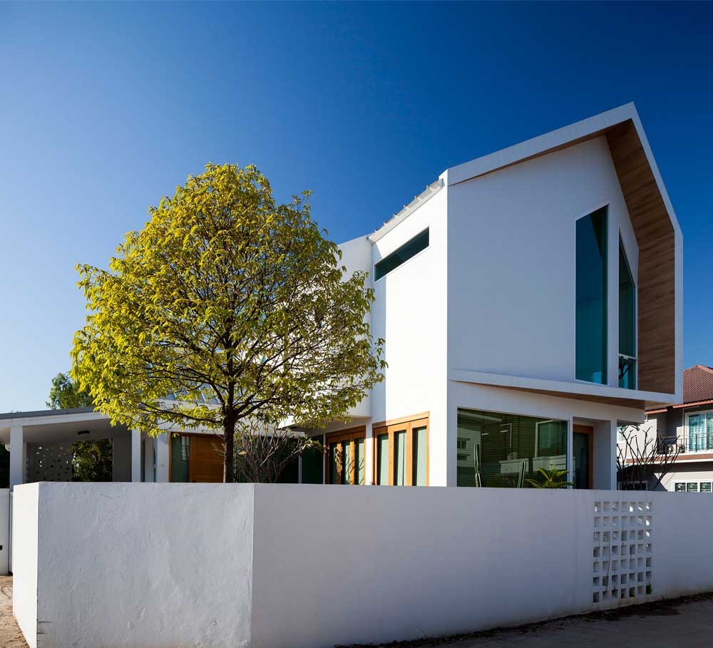  Ngôi nhà màu trắng được thiết kế theo phong cách tối giản.