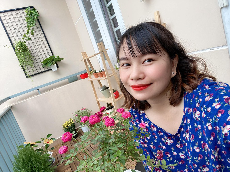 Chị Nguyễn Thị Ngọc Dung với ban công vừa tự decor từ A-Z.