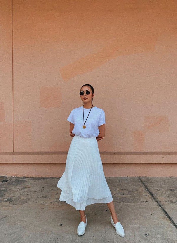 Mẹ hai con Tăng Thanh Hà mặc outfit ton-sur-ton màu trắng vừa thanh lịch lại vừa cá tính.