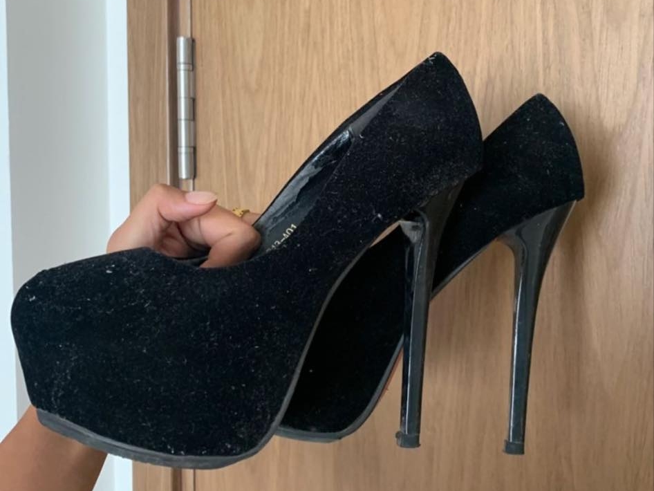  Bộ sưu tập giày cao gót của H'Hen Niê sau nhiều năm làm người mẫu và trở thành hoa hậu. Đắt giá nhất trong số này là đôi giày Lọ Lem trị giá 120 triệu đồng (hàng dưới, phải) do một nhãn hàng tặng cô nhân chuyến công tác ở Canada năm 2019.