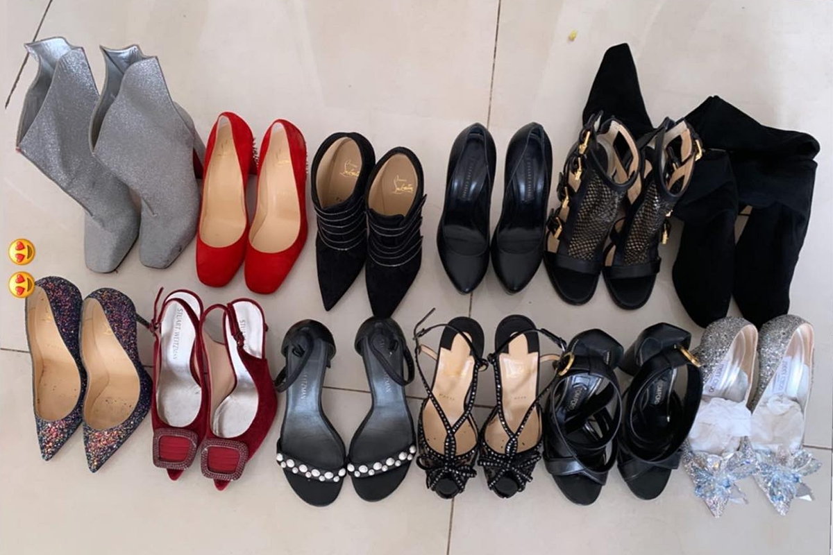  Bộ sưu tập giày cao gót của H'Hen Niê sau nhiều năm làm người mẫu và trở thành hoa hậu. Đắt giá nhất trong số này là đôi giày Lọ Lem trị giá 120 triệu đồng (hàng dưới, phải) do một nhãn hàng tặng cô nhân chuyến công tác ở Canada năm 2019.