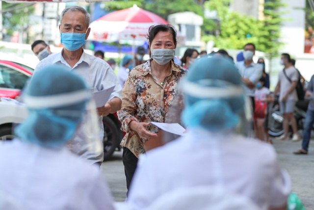  Hà Nội đang tiến hành xét nghiệm PCR cho tất cả những người dân trở về từ Đà Nẵng.