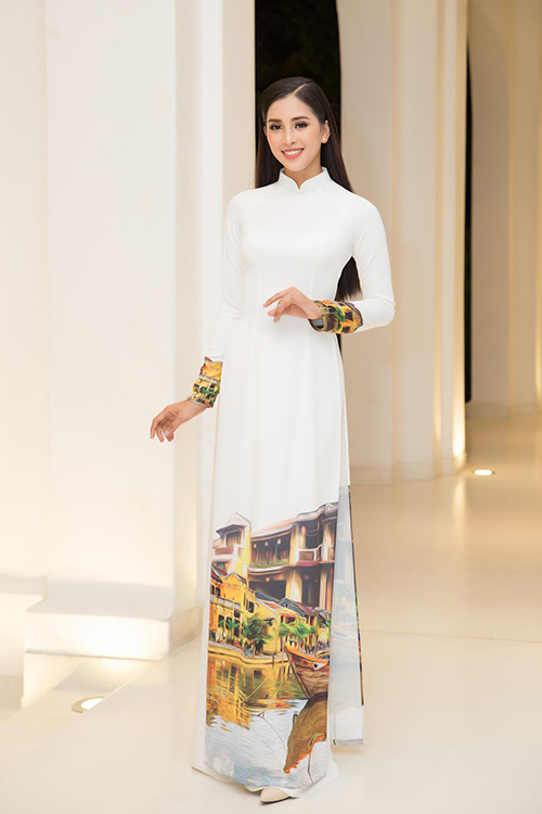  Bên cạnh mẫu áo trắng nguyên sơ, Tiểu Vy và sao Việt còn sử dụng các mẫu áo dài trang trí phong cảnh để quảng bá vẻ đẹp của quê hương, đất nước.