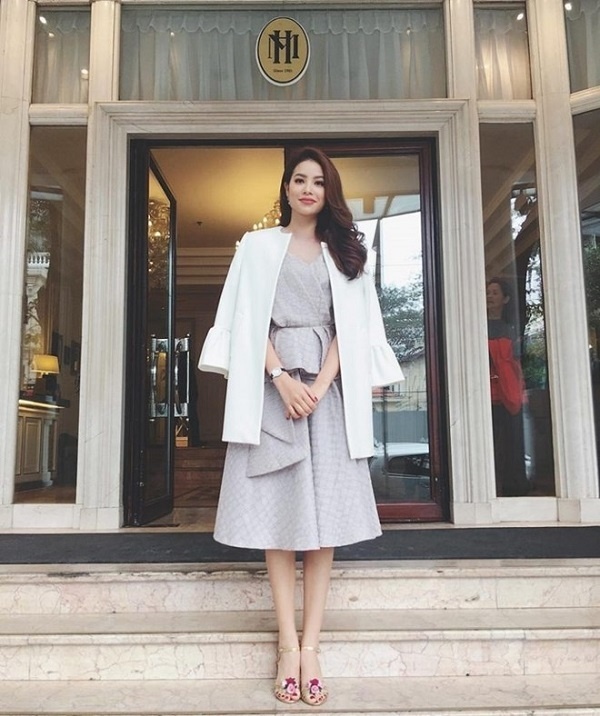 Thời trang đời thường của Hoa hậu Phạm Hương ghi điểm bởi sự tinh tế, hợp gu và cũng khá đa dạng mới mẻ.