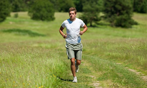 Để giảm tình trạng đau lưng hãy đặt mục tiêu đi bộ 30 phút/ngày