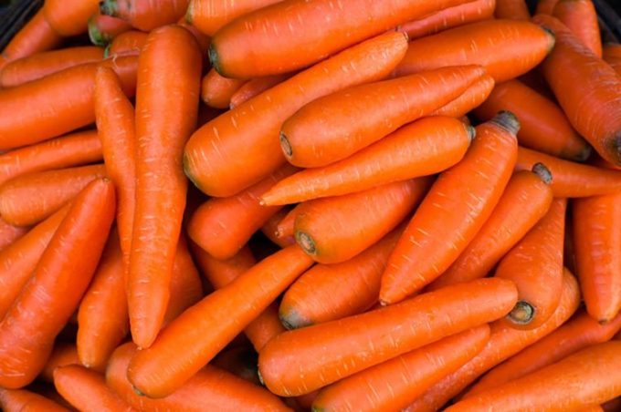 Cà rốt có thể là một trong những thành phần giúp món súp gà tăng sức đề kháng khi mắc cảm cúm. Cà rốt và các thực phẩm màu cam khác có chứa beta-carotene. Cơ thể của bạn chuyển đổi hợp chất này thành vitamin A, một khối xây dựng hệ miễn dịch chống lại cảm lạnh và cúm mùa đông.