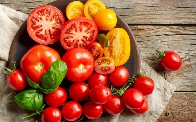 5. Cà chua - Chất carotenoids có trong cà chua là công cụ chống lão hóa tuyệt vời, giúp bảo vệ và để não bộ của bạn hoạt động hiệu quả nhất.