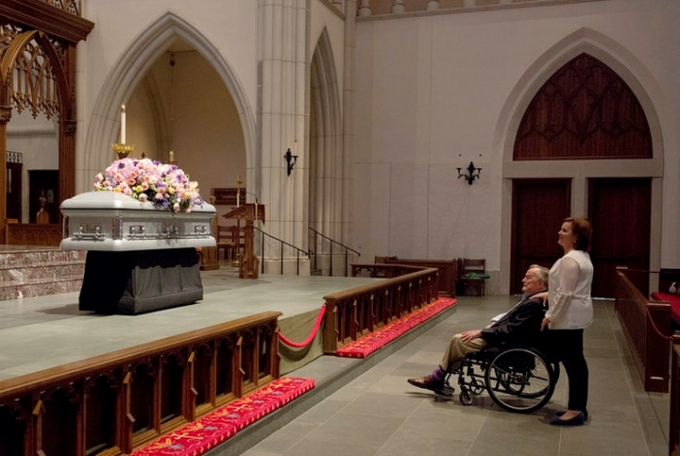 Lời tạm biệt cuối cùng của Tổng thống George H.W.Bush với người vợ yêu dấu khi bà qua đời vào tháng 4/2018. Ảnh: Getty