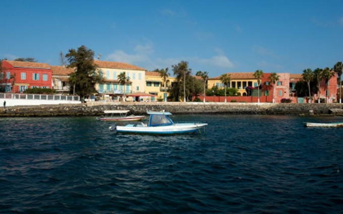 Thủ đô Dakar của Senegal nằm trên một Bán đảo giữa Đại Tây Dương, du khách sẽ được ngắm nhìn bốn bề biển cả khi tới đây.