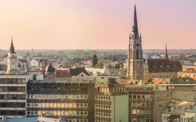Thành phố vô danh Novi Sad của Serbia. Du khách chỉ biết đến thủ đô Belgrade của Serbia thay vì Novi Sad. Thành phố này vốn được mệnh danh là “Athens của Serbia” và năm 2019, Novi Sad sẽ là “Thủ đô trẻ của châu Âu”. Điều này sẽ giúp đưa hình ảnh Novi Sad ra thế giới và đưa du khách tới thành phố này.
