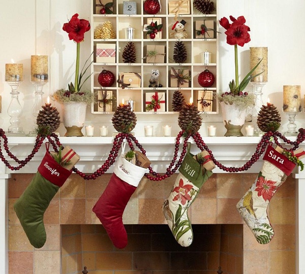 Những chiếc tất sẽ treo ở tủ đồ sẽ mang đến một mùa Giáng sinh an lành cho gia đình bạn.