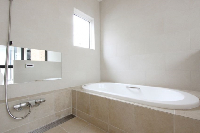 Phòng tắm bố trí đơn giản và có thể thay đổi hay trang trí thêm về sau.