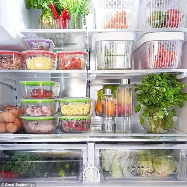  Có nhiều cách khác để làm tươi rau như đặt rau trong 1 bình nước rồi để vào tủ lạnh.  