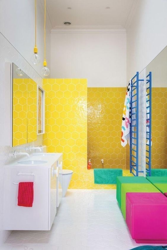 Ai cũng muốn bước vào phòng tắm được trang trí với gam màu nổi bật và ấn tượng như thế này.