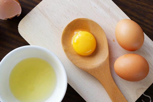 Không chỉ là thực phẩm bổ dưỡng, trứng gà còn là nguyên liệu làm đẹp tại nhà hiệu quả - Ảnh: Internet