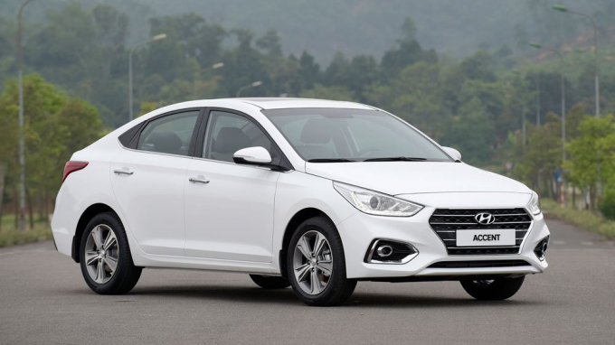 Giá xe ôtô hôm nay 9/10: Hyundai Accent 2018 có giá 425-540 triệu đồng.