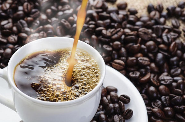 Caffeine có thể làm giảm khả năng hấp thu canxi của cơ thể