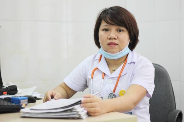 BS. Vương Thị Minh Nguyệt cho biết, hiện các bác sĩ đang điều trị 12 trẻ được phát hiện dậy thì sớm