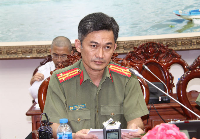 Thượng tá Trần Văn Dương thông tin tại buổi họp báo.