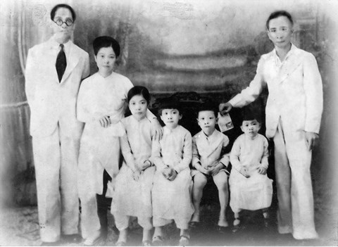 Vợ chồng doanh nhân Nguyễn Sơn Hà và các con